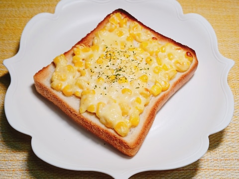 隠し味に国産チーズ♡マヨコーントースト♡